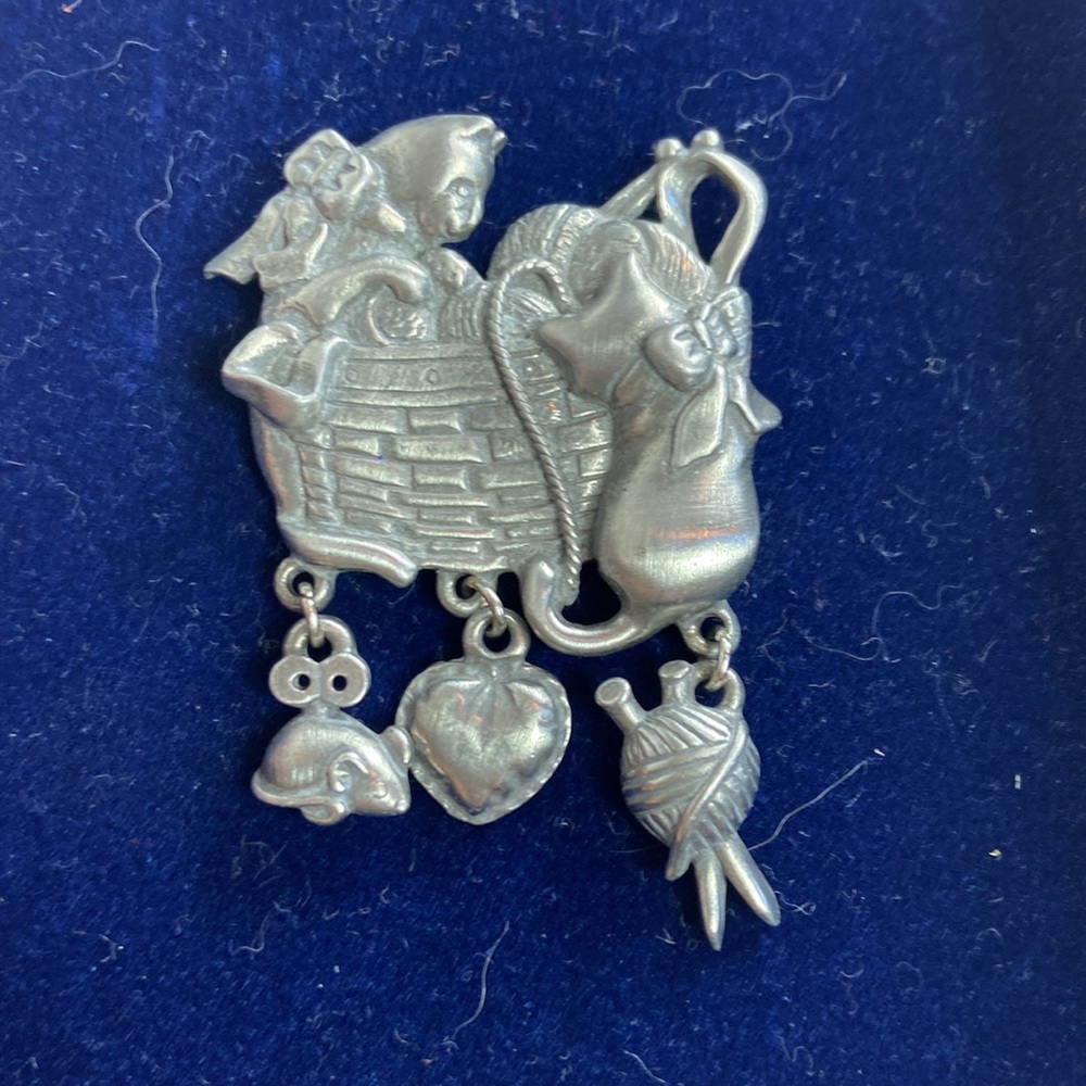 Vintage Pewter Cats Brooch Pin w/ Charms in box - Picture 7 of 7